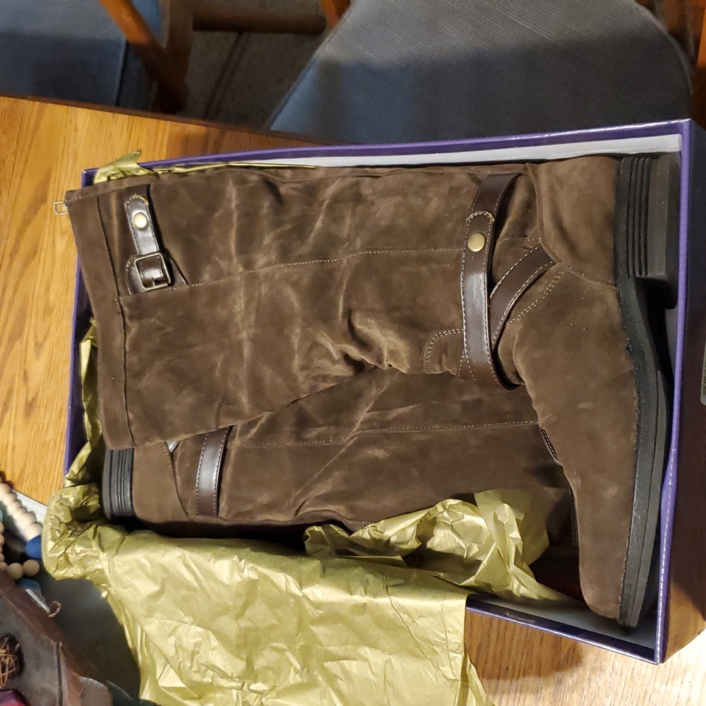 #SHOE12 (CH) NWT Madden Girl Brown Suede Fabric Boots